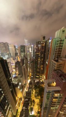 HONG KONG - 19 Mart 2025: Hong Kong merkez siluetinin gece yüksek görüş açısına sahip olması