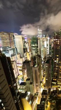 HONG KONG - 19 Mart 2025: Hong Kong merkez siluetinin gece yüksek görüş açısına sahip olması