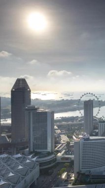 SINGAPORE - 5 Mart 2025: Singapur Merkez İş Bölgesi 'nin dikey ufuk çizgisi