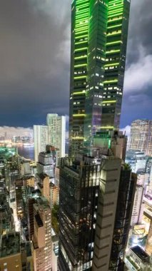 HONG KONG - 19 Mart 2025: Hong Kong merkez siluetinin gece yüksek görüş açısına sahip olması