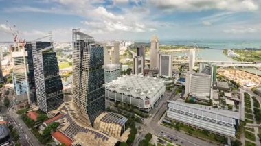 SINGAPORE - 5 Mart 2025: Singapur marina körfezi ufuk çizgisinin yüksek görüş açısına göre zamanlaması