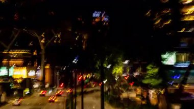 Singapur 'da gece vakti trafik yoğunlaşır.