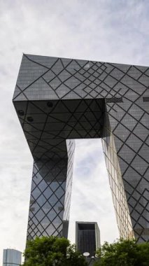 BEIJING, ÇİN - 25 Mayıs 2025: Pekin şehrinin ufuk çizgisi dikey olarak yüksek bir noktadan zamanlaması