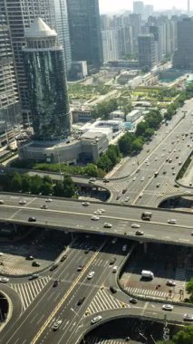 BEIJING, ÇİN - 25 Mayıs 2025: Pekin şehrinin ufuk çizgisi dikey olarak yüksek bir noktadan zamanlaması