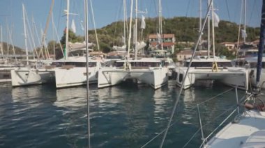 Lefkada, Yunanistan 'da bir yatın manzarası 