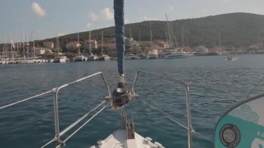 Lefkada, Yunanistan 'da bir yatın manzarası 