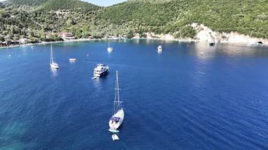 Yunan adalarındaki bir yat gezisinin hava görüntüleri.