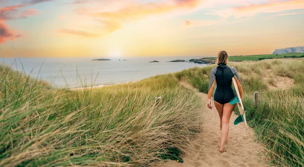 Young Surfer Woman Wetsuit Surfboard Walking Path Dunes Beach — 图库照片