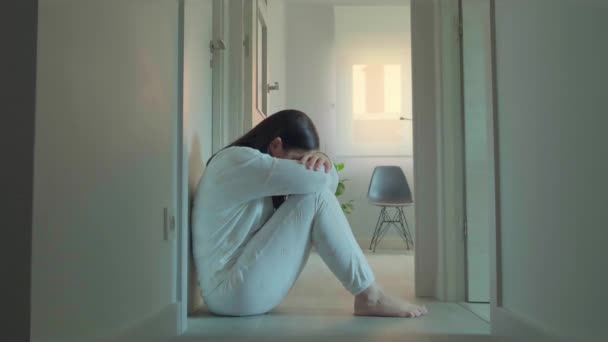 Psiquiatra Conversando Com Paciente Sexo Feminino Com Transtorno Mental Sentado — Vídeo de Stock