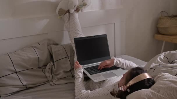 Girl Laptop Headphones Home Child Teenager Online Plays Listens Music — Vídeo de Stock