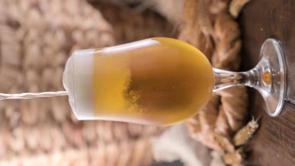 Pouring Beer Glass Wheat Spikelets One Mugs Beer Wooden Background — Vídeo de Stock