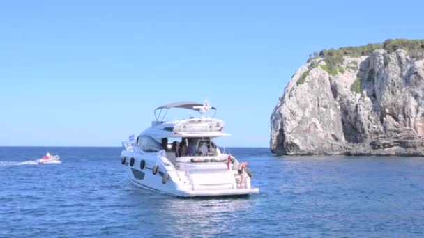 Човен Морі Сардинії Біла Розкішна Яхта Відкритому Морі Кадри Високої — стокове відео