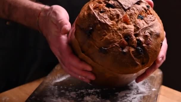 Panettone Milána Sladký Sváteční Chléb Posypaný Cukrovou Polevou Tradiční Italské — Stock video