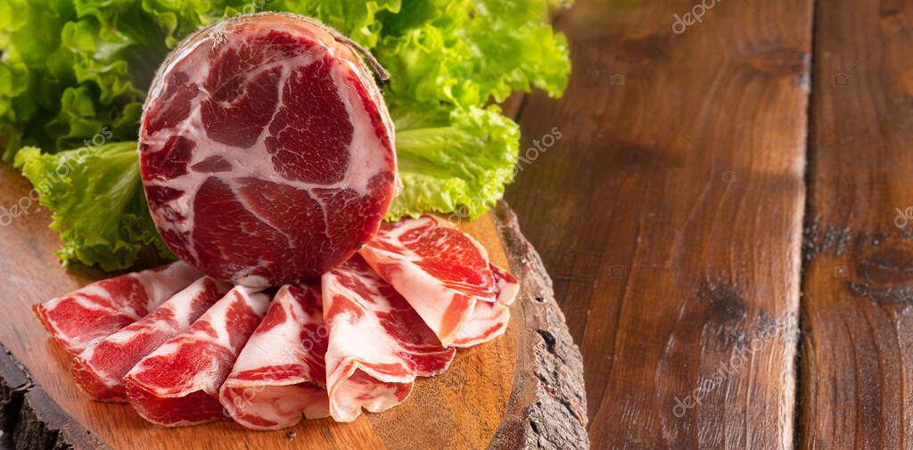 Capocollo o coppa es un tradicional corte de cerdo italiano y corso