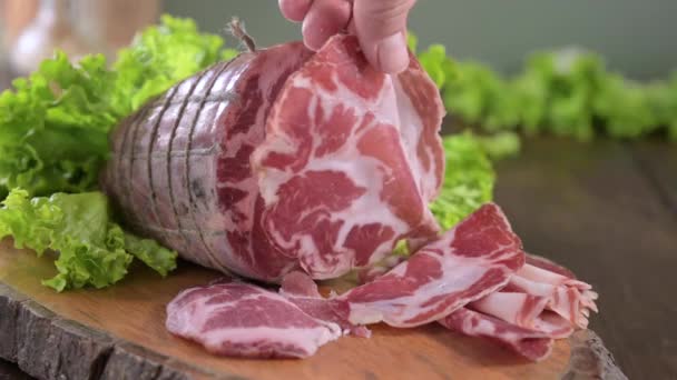Капоколло Коппа Традиционная Итальянская Корсиканская Свинина Вырезанная Измельченной Свинины Плеча — стоковое видео