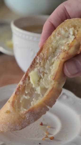 Kahvaltı Için Tereyağlı Fransız Ekmeği Taze Kabuklu Ekmek Tereyağı Yaşam — Stok video