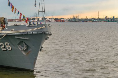 MONTEVIDEO, URUGUAY, ECTOBER - 2021 - Uuguay Heritage bayram gününde limanda savaş gemileri sergilendi