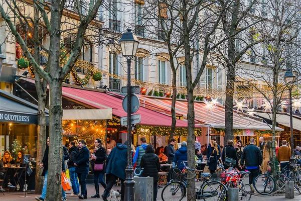 Paris Francja Styczeń 2020 Dalekie Ujęcie Miejskiego Tłumu Spacerującego Ulicą — Zdjęcie stockowe