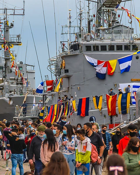 Монтевидео Уругвай Октябрь 2021 Толпа Военных Кораблях Выставки Порт Монтевидео — стоковое фото