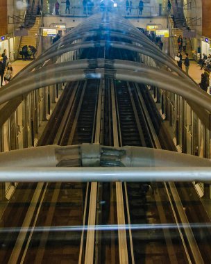 PARIS, FRANCE, HAZİRAN - 2020 Metro, Paris, Fransa 'da iç mekan