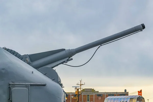 Oldalnézet Csatahajó Rakéta Felett Háttér — Stock Fotó