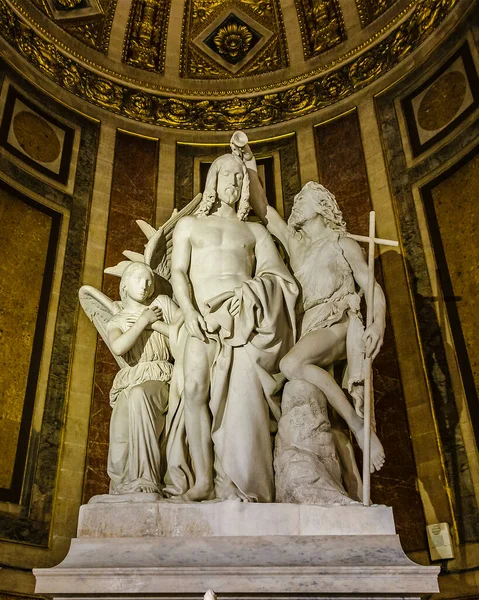 Symboliska Skulpturer Vid Berömda Madeleine Kyrka Paris Frankrike — Stockfoto