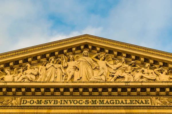 Ünlü Madeleine Kilisesi, Paris, Fransa 'nın dış görünüşü