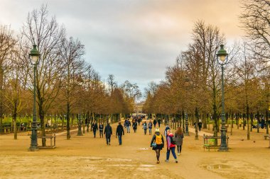PARIS, FRANCE, HAZİRAN - 2020 Kış günü sahnesi ünlü Tuileries Garden, Paris, Fransa