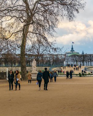 PARIS, FRANCE, HAZİRAN - 2020 Kış günü sahnesi ünlü Tuileries Garden, Paris, Fransa