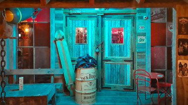 MONTEVIDEO, URUGUAY, HAZİRAN - 2022 Montevideo City, Uuguay 'daki Rustik tarzı boş bahçe barı