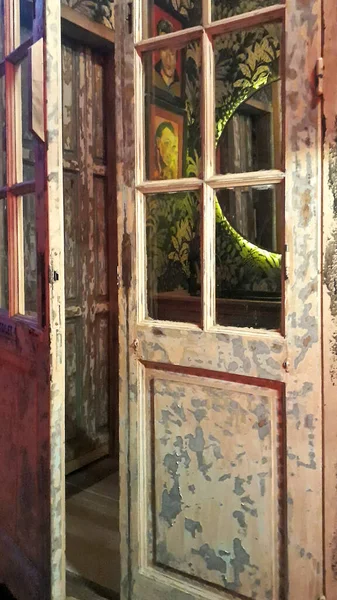 モンテビデオ ウルグアイでの素朴なスタイルのドア — ストック写真