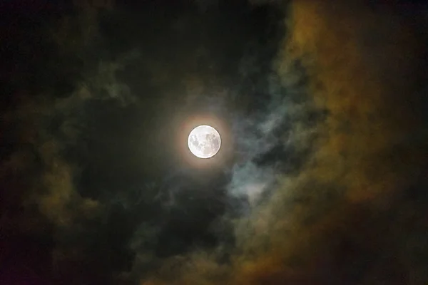 Scuro Nuvoloso Completo Paesaggio Lunare Scena Mezzanotte — Foto Stock