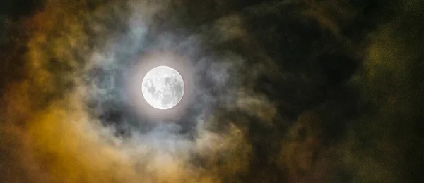 Panorámico Oscuro Nublado Completo Paisaje Lunar Escena Medianoche —  Fotos de Stock