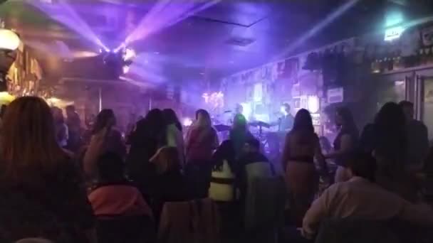 Montevideo Uruguay Oktober 2022 Musikkapelle Spielt Volksmusik Der Traditionellen Bar — Stockvideo