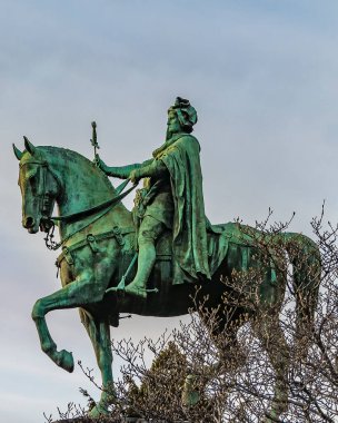 At heykelinin, Paris 'in, Fransa' nın uzun menzilli kralı.