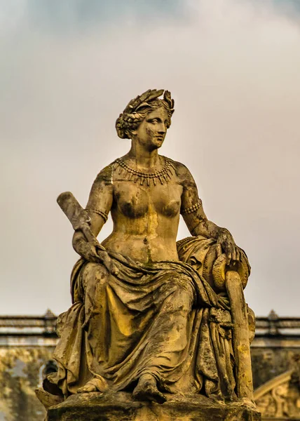 Wide shot women sculpture, at historic center of paris, france