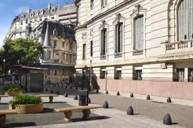 BUENOS AIRES, ARGENTINA, APRIL - 2022 - Şehir Gündüz Sahnesi Silah Müzesi Binası, Buenos Aires, Caba, Arjantin