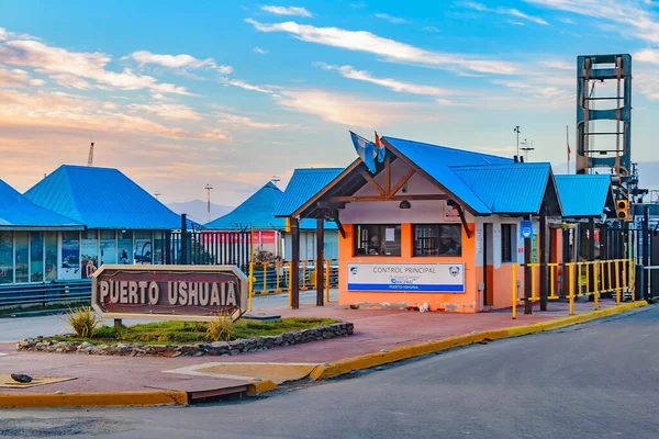 Ushuaia Argentina エイプリル10 2022 ウスアイア港の公共の入り口での朝の空のシーン ティエラ フエゴ Argentina — ストック写真