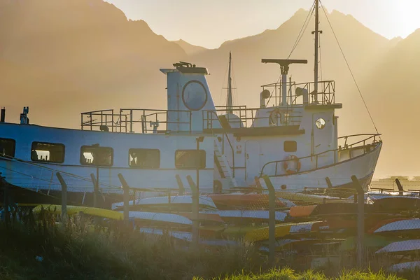 Antika Fartyg Parkerade Vid Ushuaia Hamn Med Andes Utbud Berg — Stockfoto
