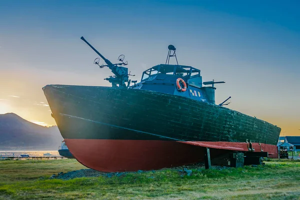 Velho Barco Guarda Seguro Estacionado Grama Perto Ushuaia Por Tierra — Fotografia de Stock