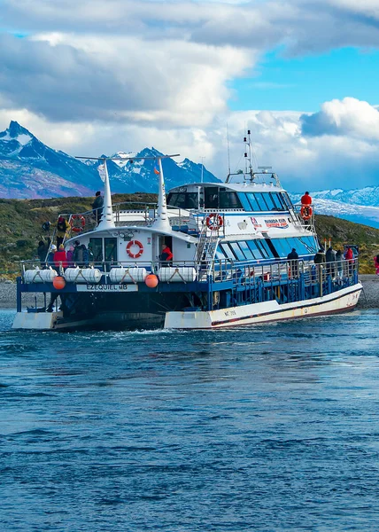 アルゼンチン ウシュアイア 2022年4月15日 ビーグルチャンネル アルゼンチン アルゼンチン フエゴで島の1つを手配する船旅 — ストック写真
