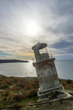 Cabo San Pablo, Tierra del Fuego, Arjantin 'de terkedilmiş ve kırılmış bir deniz feneri.