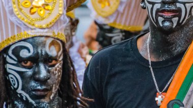 Montevideo, Uruguay; 11 Şubat 2024: Candombe karşılaştırma: Llamadas geçidine gitmeden önce Steet 'te beklemek, Montevideo, uruguay.