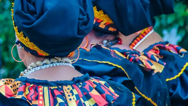 Candombe dansçısının yakın plan çekimi, geçit töreni karnavalı, montevideo, uruguay