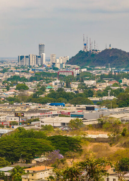 Гуаякиль, Эквадор 7 ноября 2021 года: Вид с высоты Белла Виста Хилл, провинция Гуаяс, Эквадор
