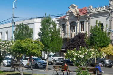 Trelew, Arjantin; 28 Aralık 2022: 25 de Mayo Caddesi, Trelew şehrinin ana caddelerinden biri, Arjantin