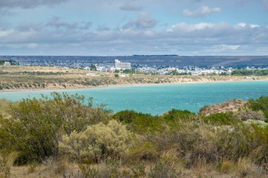 Cerro avanzado 'nun yeni körfez manzarası, Puerto Medresesi, Chubut Bölgesi, Arjantin