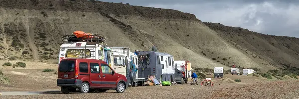 stock image Puerto Madryn, Argentina; January 11 2023: Motorhomes and cars parked at border of cerro avanzado beach, puerto madryn city, chubut province, argentina