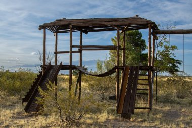 Steppen Patagonya Bölgesi, Las Grutas, Rio Negro Bölgesi, Arjantin 'deki çocuklar için Rustik ahşap çocuk parkı