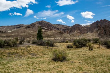Dağlar ve kurak stepppe patagonya antik volkanik çevrede peyzaj, ggineo departmanı, chubut bölgesi, Arjantin 